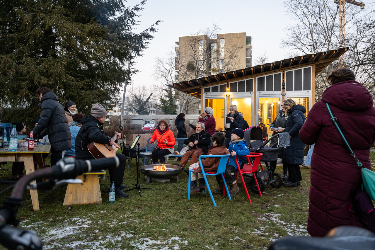 Feuerschale und Musik